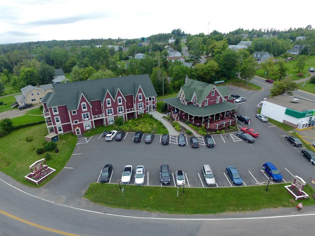 Lynwood Inn Baddeck Inlet Eksteriør bilde